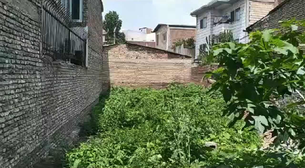 before construction, photo 1, A house surrounded by neighbors